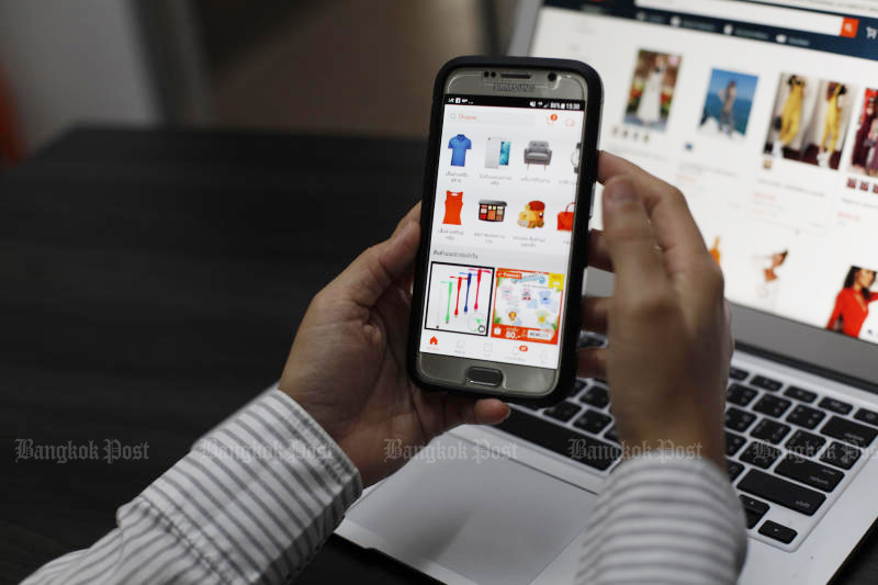 A shopper uses a mobile phone to select items on the Shopee platform. (Bangkok Post photo)