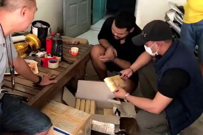 Drug courier caught with stored meth - Vimarsana News