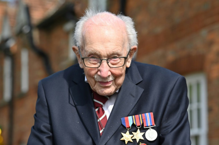 Capt Sir Tom Moore: WWII veteran who walked into record books