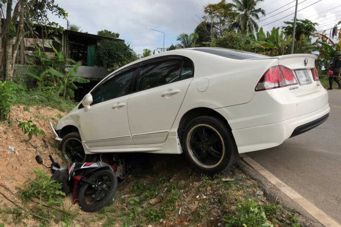 Driver rams car into assailants after being shot - Vimarsana News