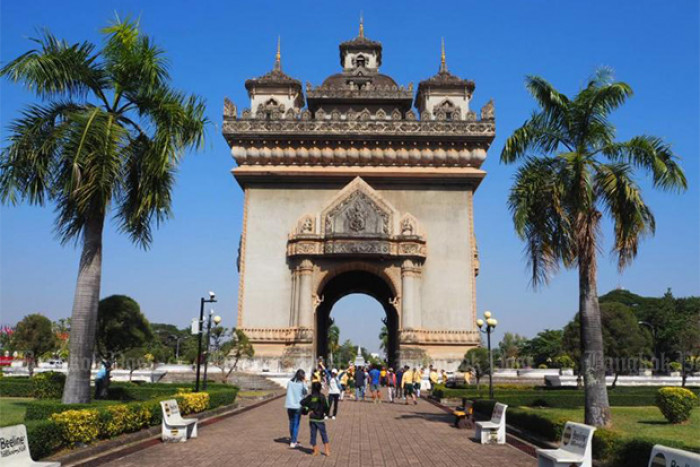 Laos receives 300,000 vaccine doses from China