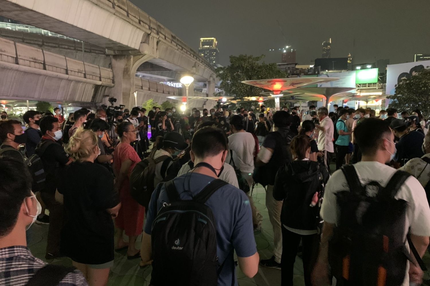 A number of people meet at Pathumwan intersection after news that key Ratsadon protesters were denied bail and detained on lese majeste charges. (Photo from Twitter: Nopkong @SAHINOP)