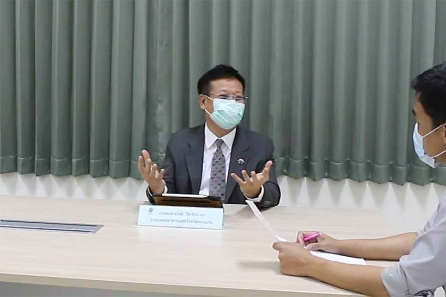 Khon Kaen health chief Dr Somchaichote Piyawatwela elaborates on the latest Covid-19 case of the northeastern province at his office on Wednesday. (Photo: Chakrapan Natanri)