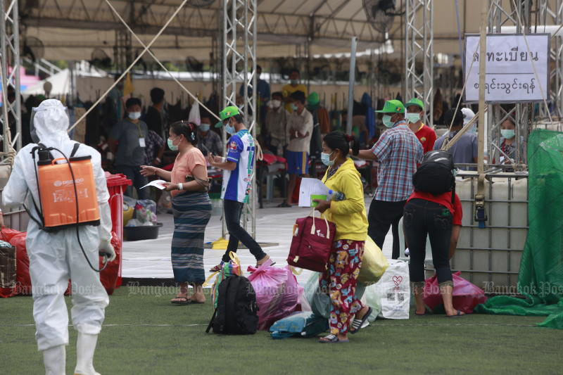 Myanmar migrant workers move to a field hospital in Muang district of Samut Sakhon, one of the hardest-hit provinces in the new Covid-19 outbreak. (Photo by Arnun Chonmahatrakool)