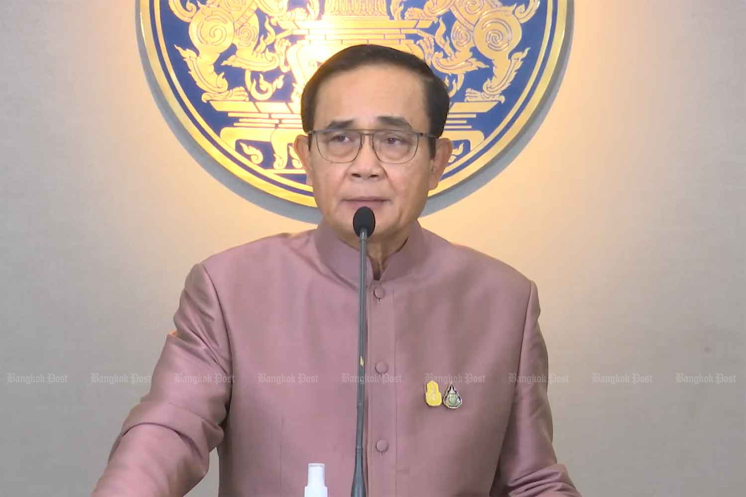 Prime Minister Prayut Chan-o-cha speaks to reporters after the cabinet's meeting at Government House on Tuesday. (Screenshot)