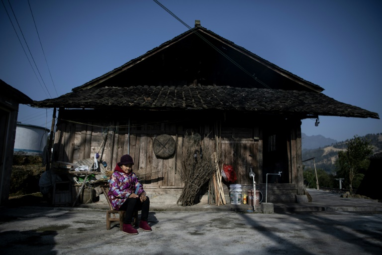 Poverty road in China drives some to riches, leaves others behind