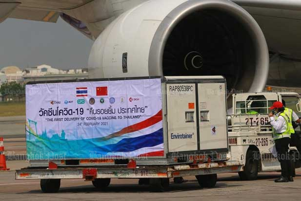 The first delivery of Covid-19 vaccines arrives in Thailand. The AAT wants the government to prioritise air crew vaccination. (Photo by Somchai Poomlard)