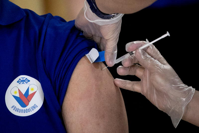 A health worker is injected with Sinovac Biotech's Coronavac on the first day of the coronavirus disease (Covid-19) inoculation drive in the Philippines, at the Lung Center of the Philippines, Quezon City, Metro Manila, on Monday. (Reuters photo) A health worker is injected with Sinovac Biotech's Coronavac on the first day of the coronavirus disease (Covid-19) inoculation drive in the Philippines, at the Lung Center of the Philippines, Quezon City, Metro Manila, on Monday. (Reuters photo)