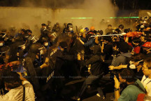 Prayut backs cops Prayut backs cops