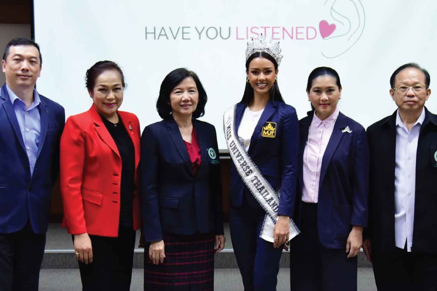 Dr Panpimol Wipulakorn (third from left), director-general of the Department of Mental Health, poses with Miss Universe Thailand 2020 Amanda Obdam when the latter was appointed as the brand ambassador of the department on Feb 25. (Photo from the Department of Mental Health)