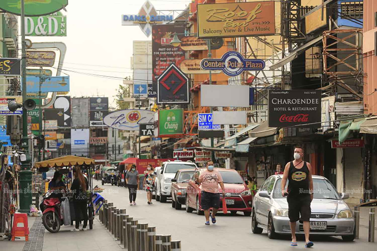 Visitors are scarce on Khao San Road in Bangkok, once packed with tourists before the Covid-19 pandemic. (Photo by Pornprom Satrabhaya)