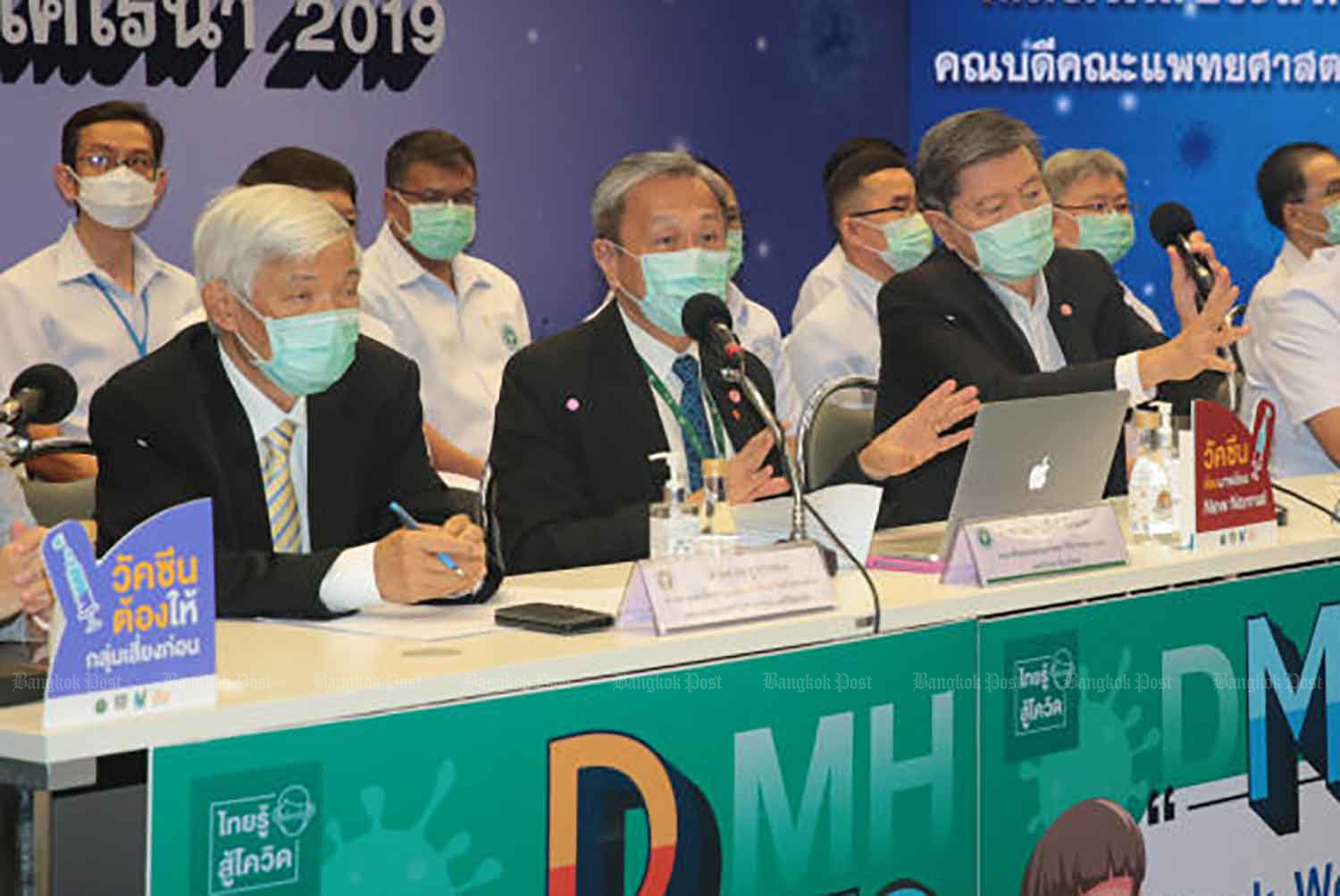 Prof Dr Pasit Watanapa, centre, dean of the faculty of medicine Siriraj Hospital, Prof Dr Yong Poovorawan, left, head of the Centre of Excellence in Clinical Virology at Chulalongkorn University, and Prof Emeritus Dr Piyasakol Sakolsatayadorn, right, adviser on Covid-19 vaccination, hold a press conference on the postponement of use of AstraZeneca's Covid-19 vaccination, at the Public Health Ministry in Nonthaburi on Friday morning. (Photo: Chanat Katanyu)