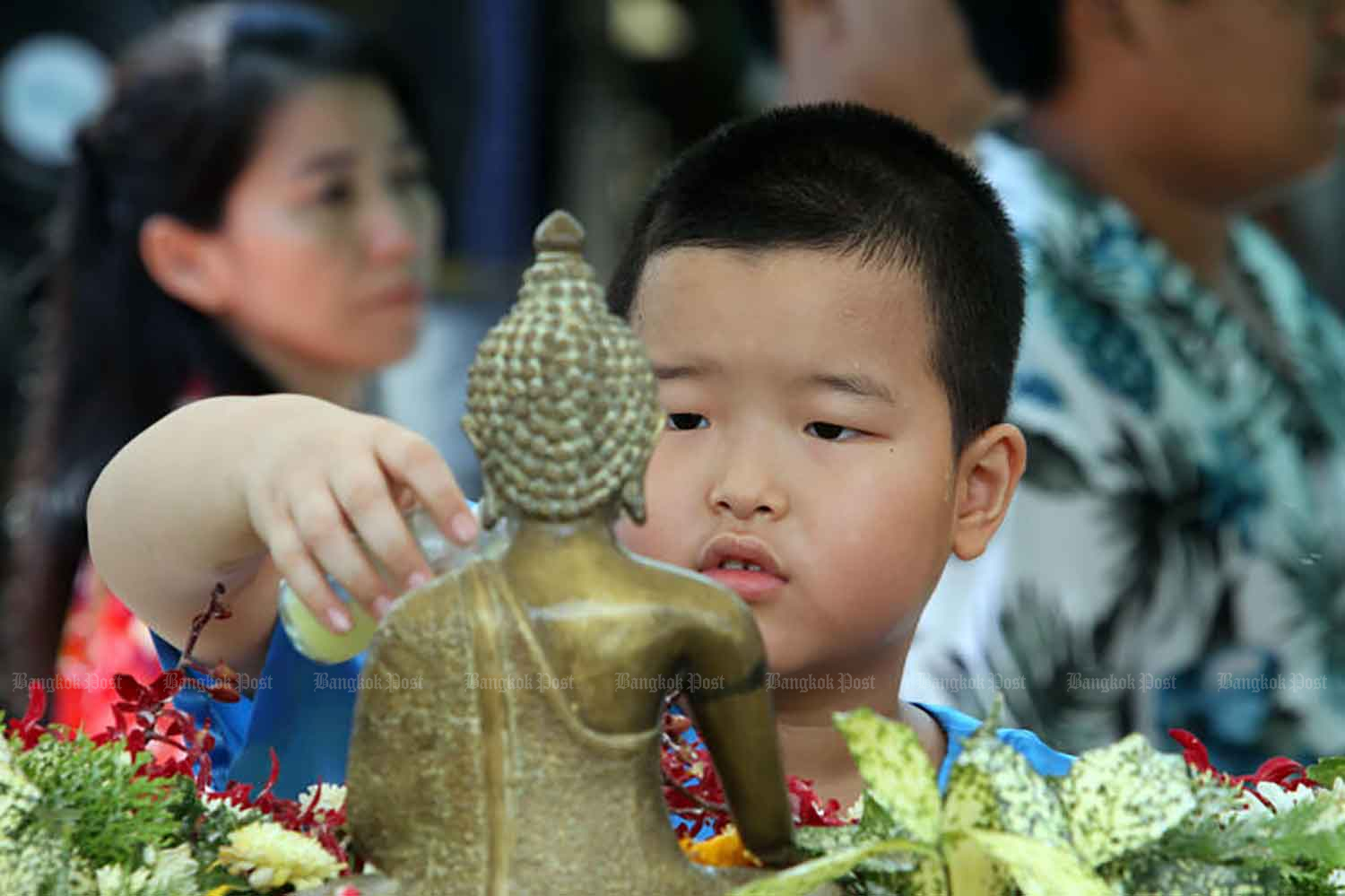 Gentle approach advocated for Songkran water blessing