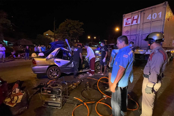 Bangkok Post - Two killed, one hurt when car hits truck