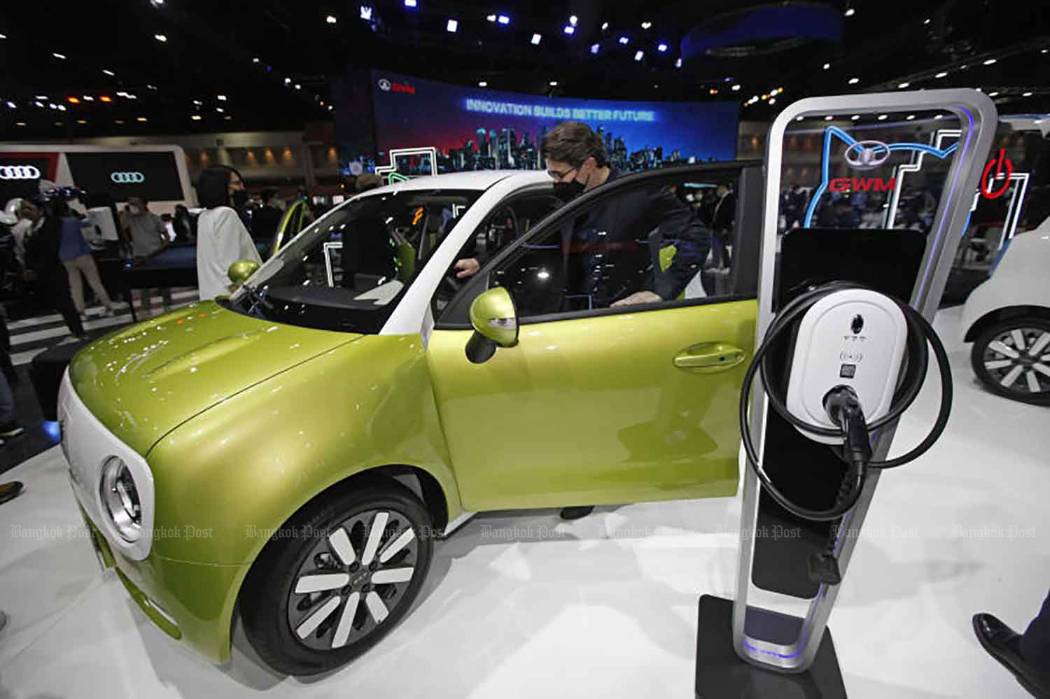 Visitors to the Bangkok International Motor Show have first-hand experience of an electric vehicle on Tuesday. (Photo: Varuty Hirunyatheb)