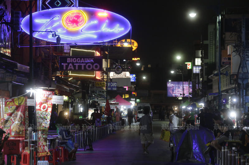 All bars, pubs and clubs in Bangkok and 40 other provinces will be ordered closed for at least 14 days from Friday, to help stem the rapid spread of the latest coronavirus outbreak. (Photo: Pornprom Satrabhaya)