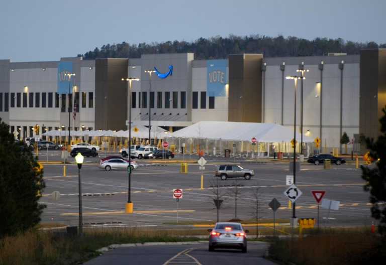 Federal authorities were counting ballots of Amazon workers at an Alabama warehouse in a contentious vote that could lead to the first union at the e-commerce giant Federal authorities were counting ballots of Amazon workers at an Alabama warehouse in a contentious vote that could lead to the first union at the e-commerce giant