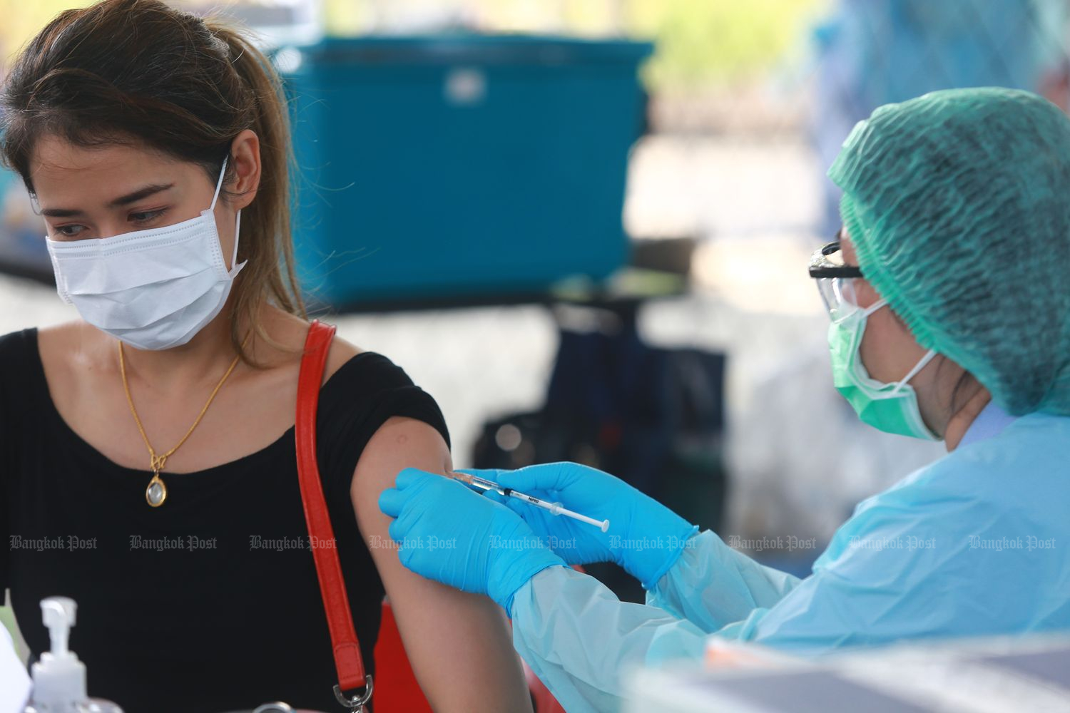 A woman from a high-risk group receives a Covid-19 vaccine at a BMA health centre in Wattana district of Bangkok, on Wednesday. (Photo by Somchai Poomlard)