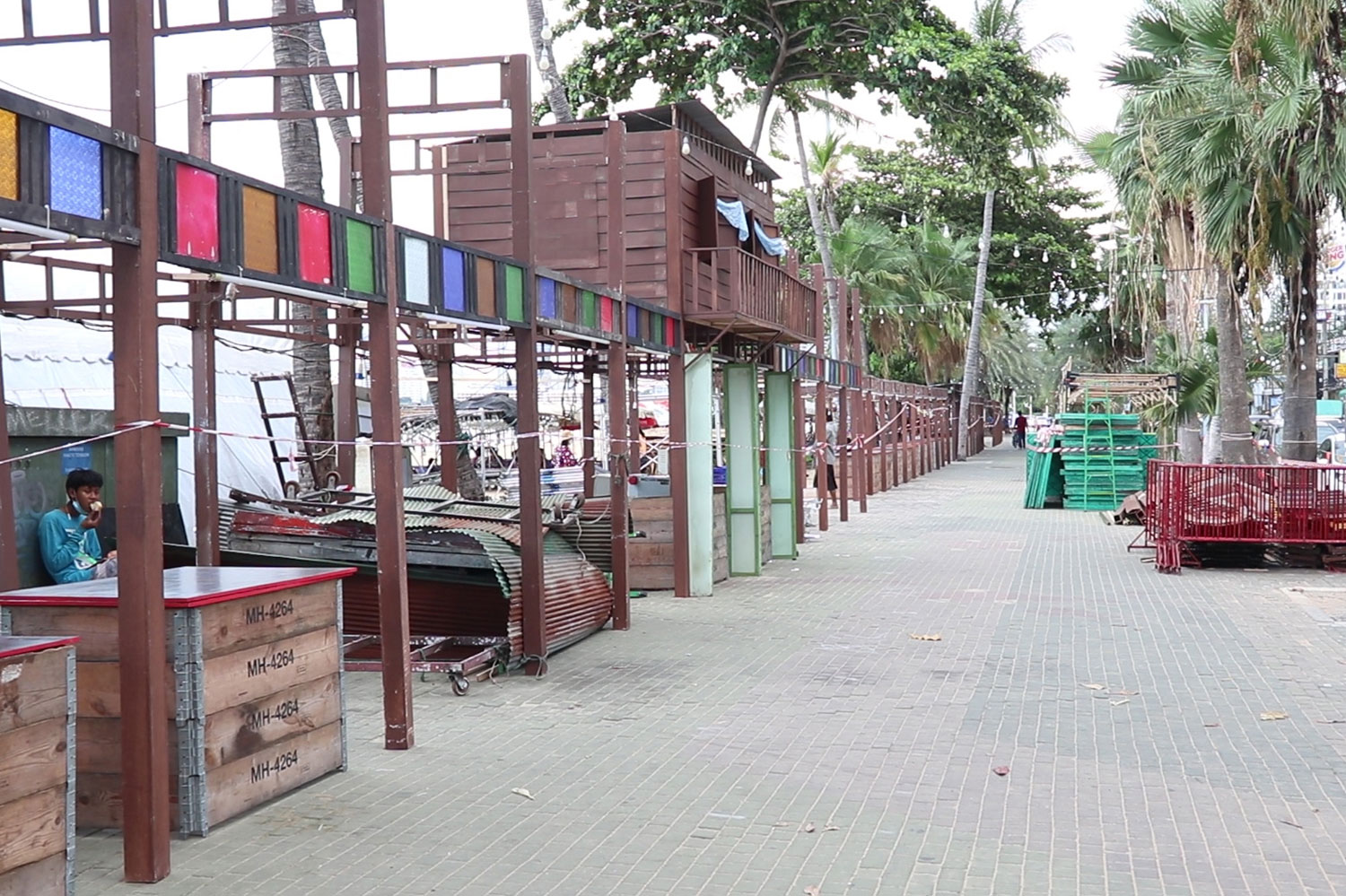 A community in Chon Buri province is quiet, following a report of 155 new Covid-19 cases on Saturday, many of which were linked to entertainment venues. (Photo: Chaiyot Pupattanapong) A community in Chon Buri province is quiet, following a report of 155 new Covid-19 cases on Saturday, many of which were linked to entertainment venues. (Photo: Chaiyot Pupattanapong)