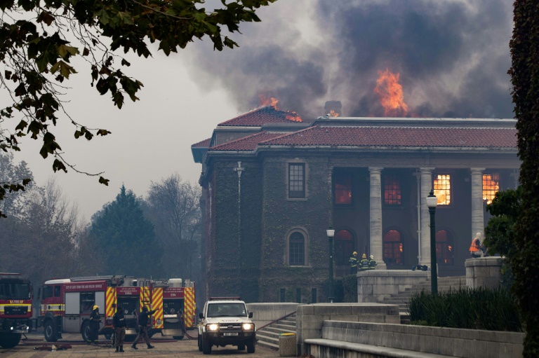 Cape Town fire guts library, moves closer to city