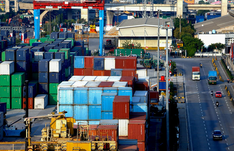Stacks of containers are seen at Tanjung Priok port amid the coronavirus outbreak in Jakarta on Aug 3, 2020. (Reuters photo) Stacks of containers are seen at Tanjung Priok port amid the coronavirus outbreak in Jakarta on Aug 3, 2020. (Reuters photo)