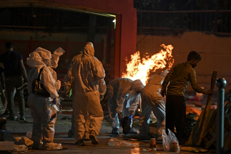 India Covid-19 deaths surge again, more global aid flown in