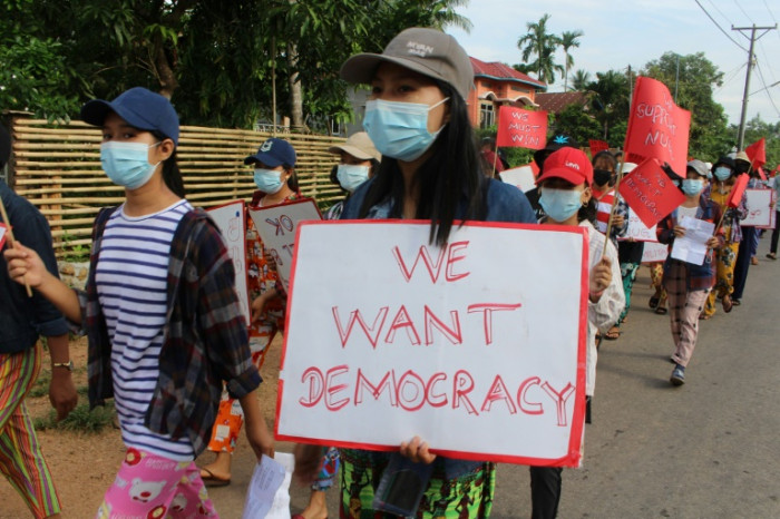 Flash mobs hit streets of Yangon - Vimarsana News