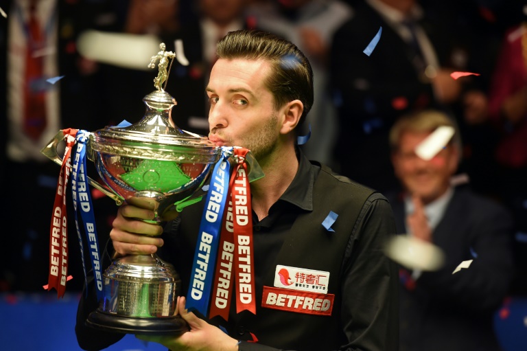 Selby holds off Murphy to claim fourth world snooker title