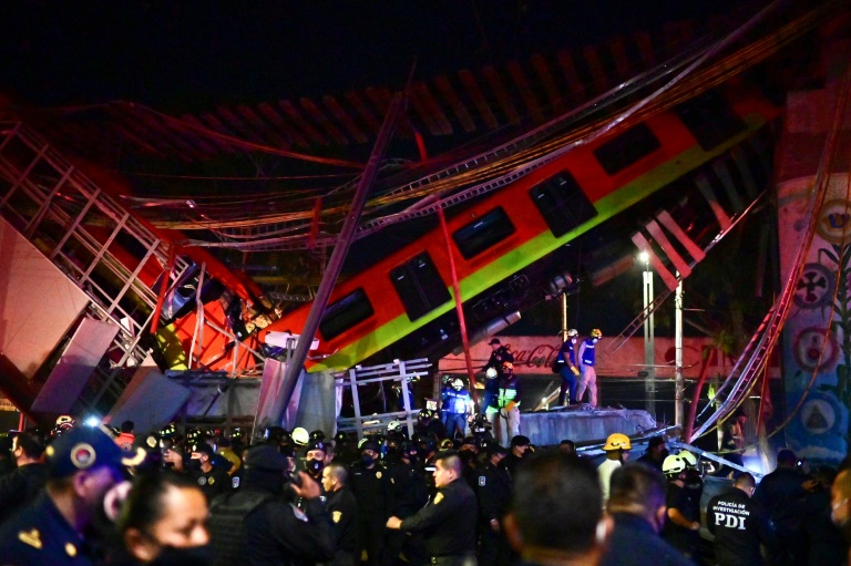 The Mexico City elevated metro line collapsed as a train was passing. (AFP photo) The Mexico City elevated metro line collapsed as a train was passing. (AFP photo)