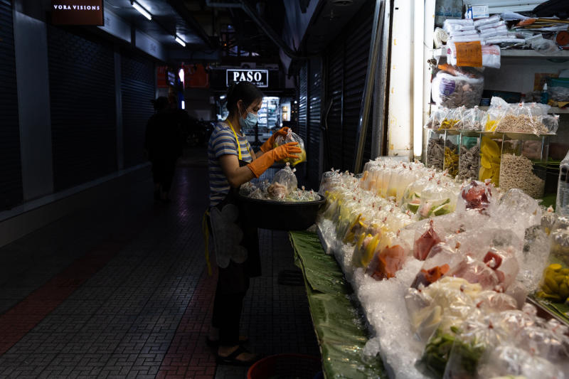 A vendor closes a fruit shop early at the Siam Square shopping district on April 29, 2021. (Bloomberg photo) A vendor closes a fruit shop early at the Siam Square shopping district on April 29, 2021. (Bloomberg photo)