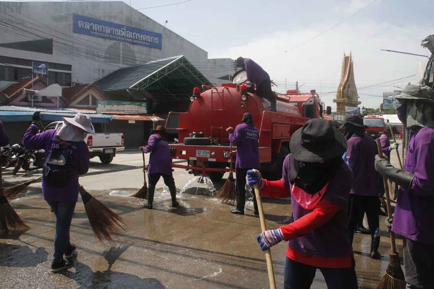 Ayutthaya shrimp market re-opens