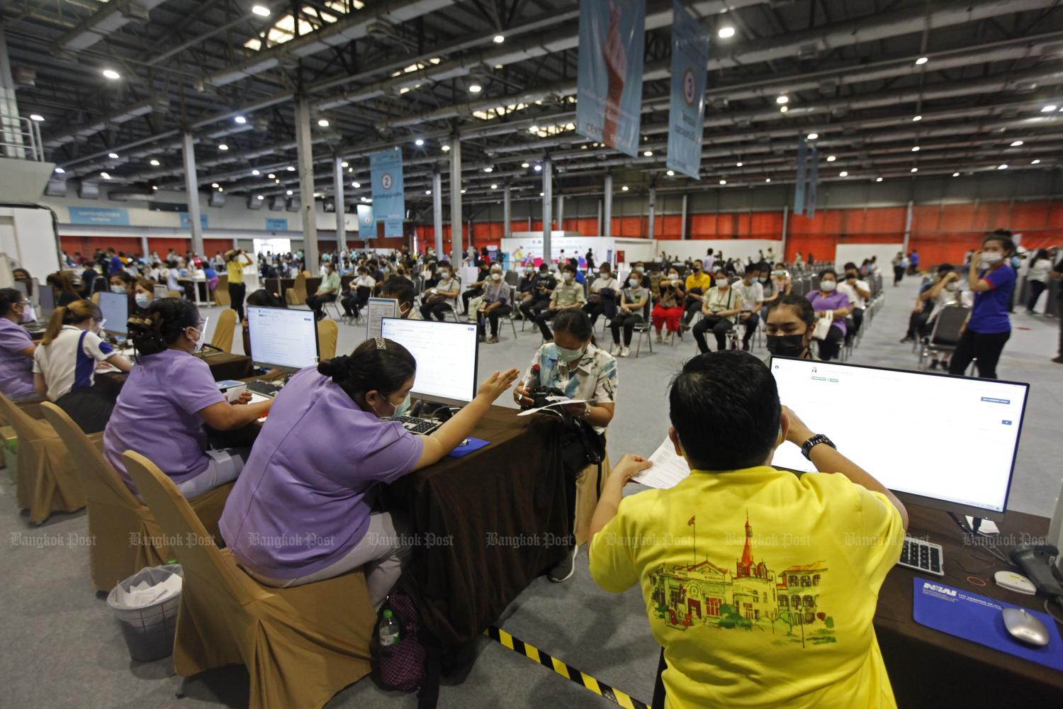 People are screened on Wednesday at the opening of a new Covid-19 vaccination area at CentralPlaza Ladprao, the country's first vaccination centre outside a hospital.  (Photo: Varuth Hirunyatheb)