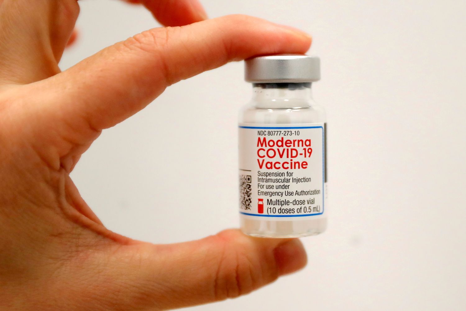 A healthcare worker holds a vial of Moderna vaccine at a pop-up vaccination site in New York City on Jan 29. (Reuters Photo)