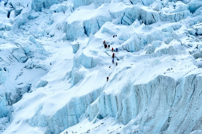 Two foreign climbers die on Everest