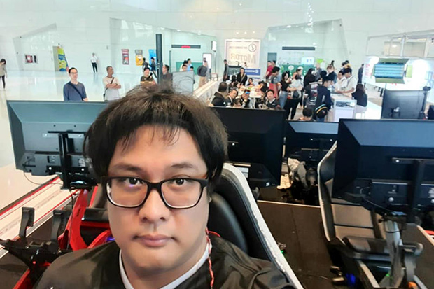 E-sports competitor Kunlasub Wattanaphon fell ill on April 14 and quarantined himself, then spent days unsuccessfully attempting to arrange a Covid test. He was finally admitted to a hospital on April 21 but died two days later. (Photo from Kunlasub Wattnaphon Facebook account) E-sports competitor Kunlasub Wattanaphon fell ill on April 14 and quarantined himself, then spent days unsuccessfully attempting to arrange a Covid test. He was finally admitted to a hospital on April 21 but died two days later. (Photo from Kunlasub Wattnaphon Facebook account)