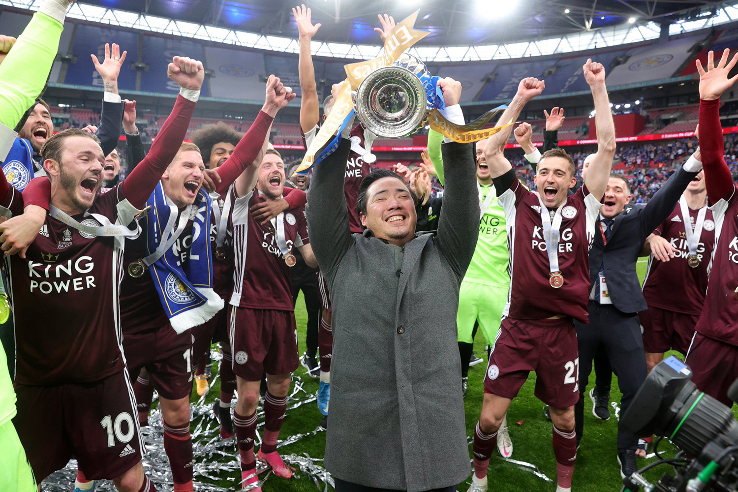 Leicester City chairman Aiyawatt 'Top' Srivaddhanaprabha lifts the FA Cup trophy after his team beat Chelsea 1-0 at Wembley Stadium on Saturday. (Photo from @aiyawattsrivadd Twitter account)