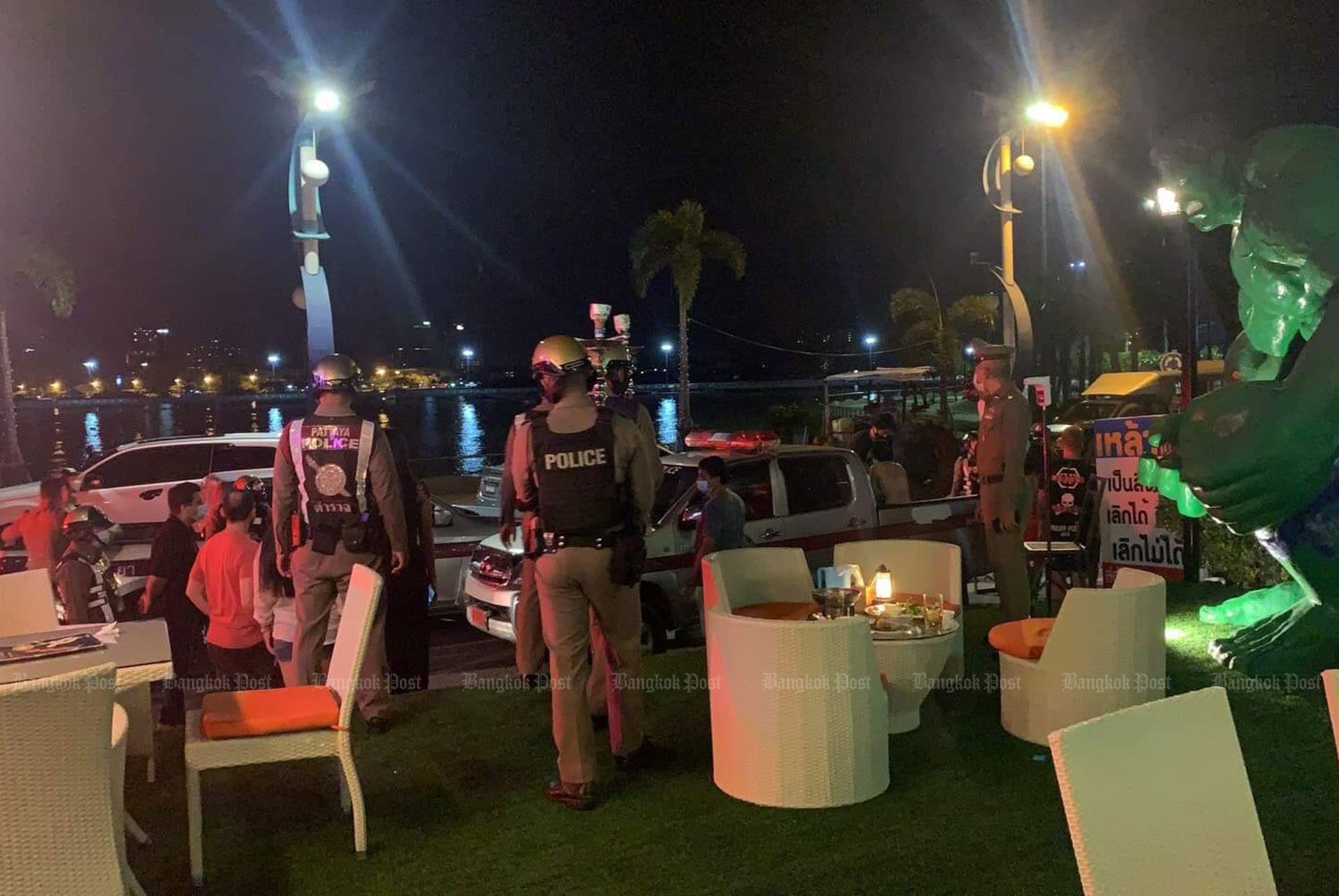 Pattaya police raid the Sky Mountain Laem Bali Hai restaurant and arrest Thais and foreigners drinking alcohol and smoking hookah tobacco, on Thursday night. (Photo: Chaiyot Pupattanapong)