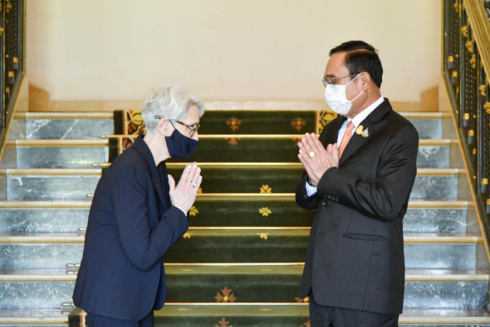 Americans plead for vaccines as top US diplomat visits - Vimarsana News