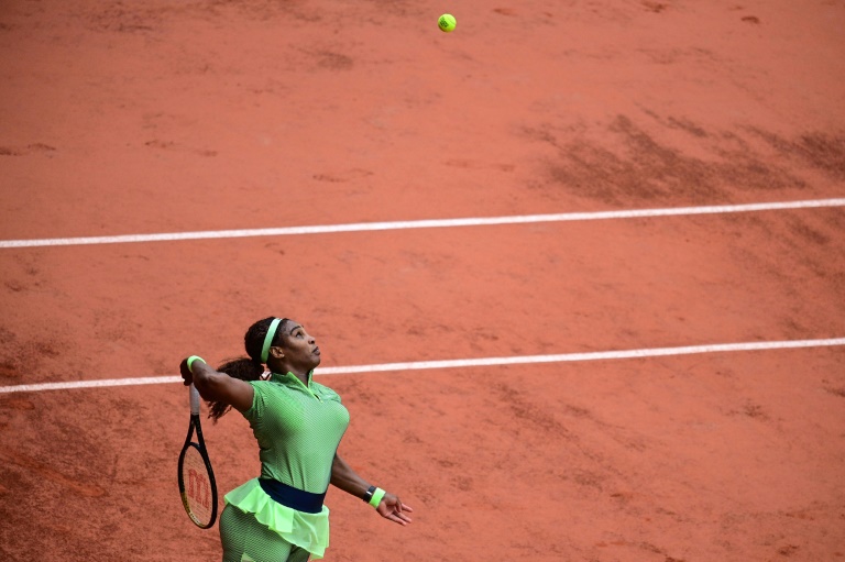 Serena survives scare as Tsitsipas, Medvedev also make French Open last 32