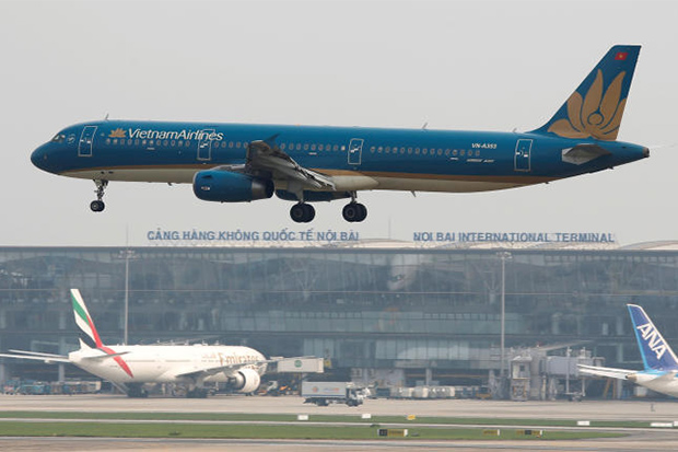 A Vietnam Airlines Aribus A321-200 plane prepares to land at Noi Bai international airport in Hanoi on April 18, 2019. (Reuters photo) A Vietnam Airlines Aribus A321-200 plane prepares to land at Noi Bai international airport in Hanoi on April 18, 2019. (Reuters photo)