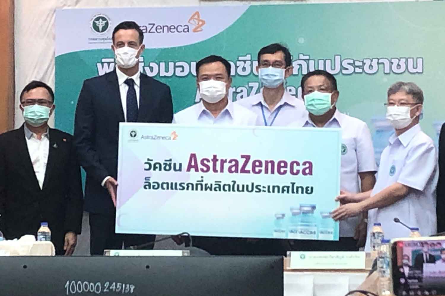 The Ministry of Public Health receives the first 1.8 million doses of AstraZeneca's Covid-19 vaccine produced by Siam Bioscience, on Friday. (Photo supplied)