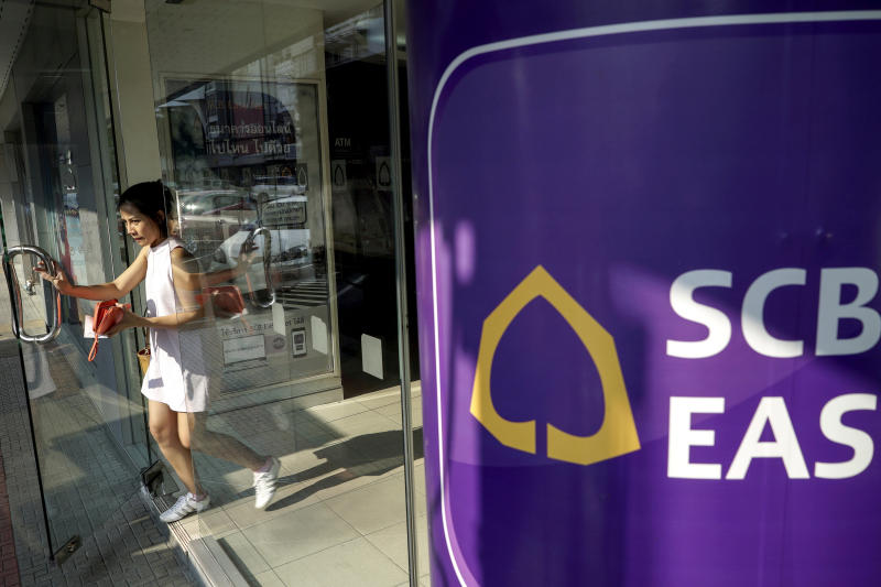 A woman walks out from a Siam Commercial Bank branch in Bangkok, April 18, 2016. (Reuters file photo)