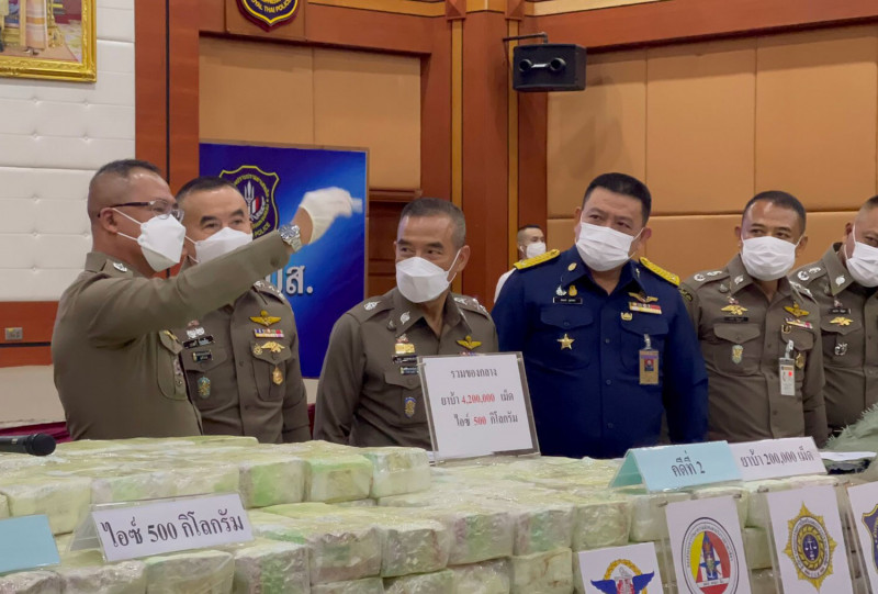 Bangkok Post - 11 caught in 3 cases with lots of 'ice', speed pills