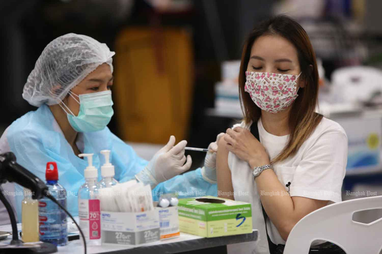 Covid-19 vaccination continues at the Bang Sue Grand Station in Bangkok on Tuesday.  (Photo: Varuth Hirunyatheb)