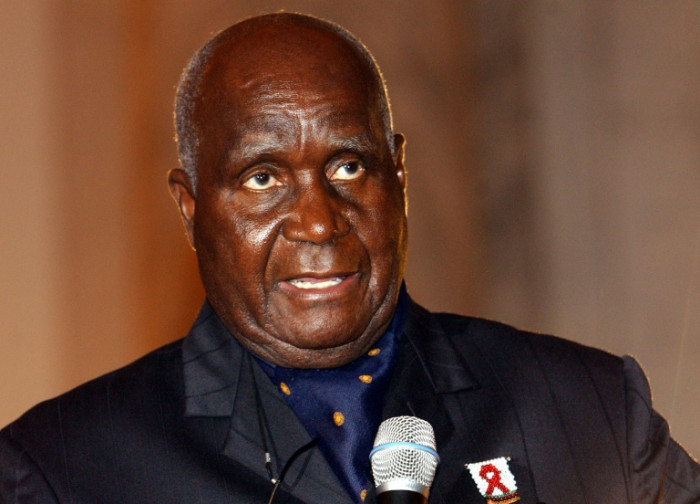 Kaunda: Zambian liberation leader dies at 97