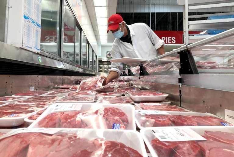 A new paper in the journal Cancer Discovery has now identified specific patterns of DNA damage triggered by diets rich in red meat -- further implicating the food as a carcinogen while heralding the possibility of detecting the cancer early and designing new treatments A new paper in the journal Cancer Discovery has now identified specific patterns of DNA damage triggered by diets rich in red meat -- further implicating the food as a carcinogen while heralding the possibility of detecting the cancer early and designing new treatments