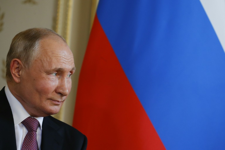 Putin's party holds congress amid opposition clampdown