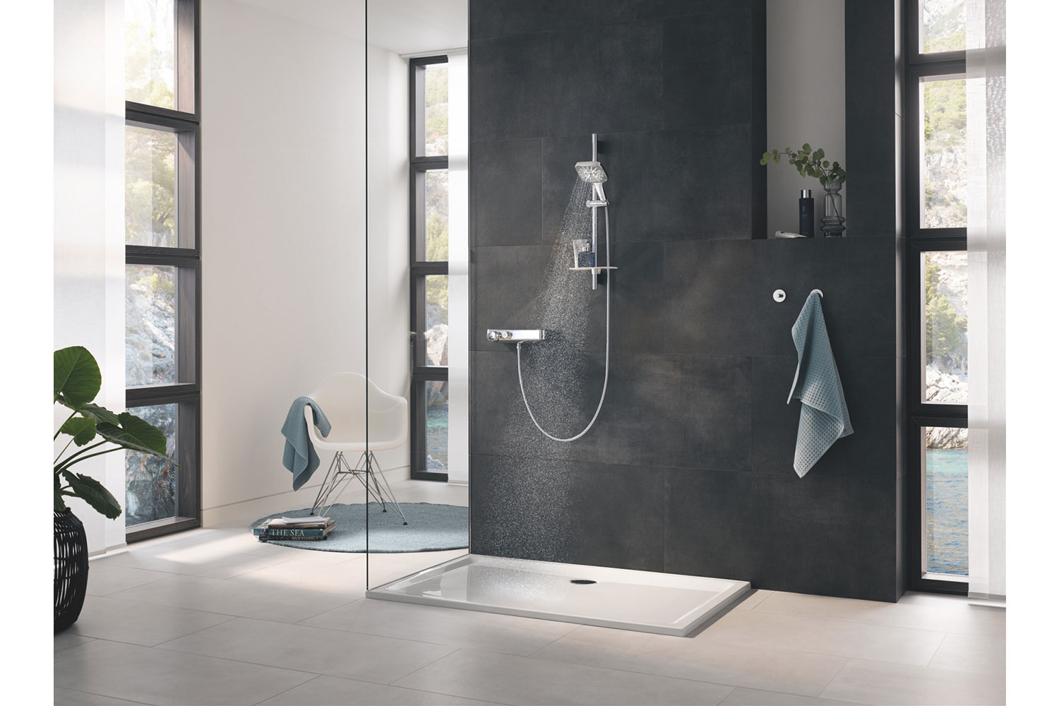 With the new GROHE Rainshower SmartActive hand shower, the perfect shower experience is just a click away