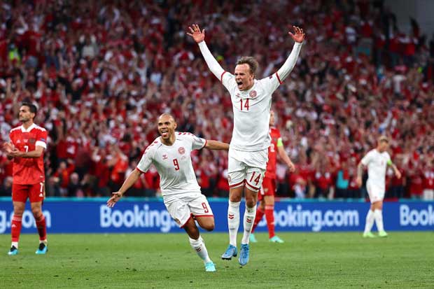 Denmark's players celebrate after their first goal on Monday. (Reuters photo) Denmark's players celebrate after their first goal on Monday. (Reuters photo)