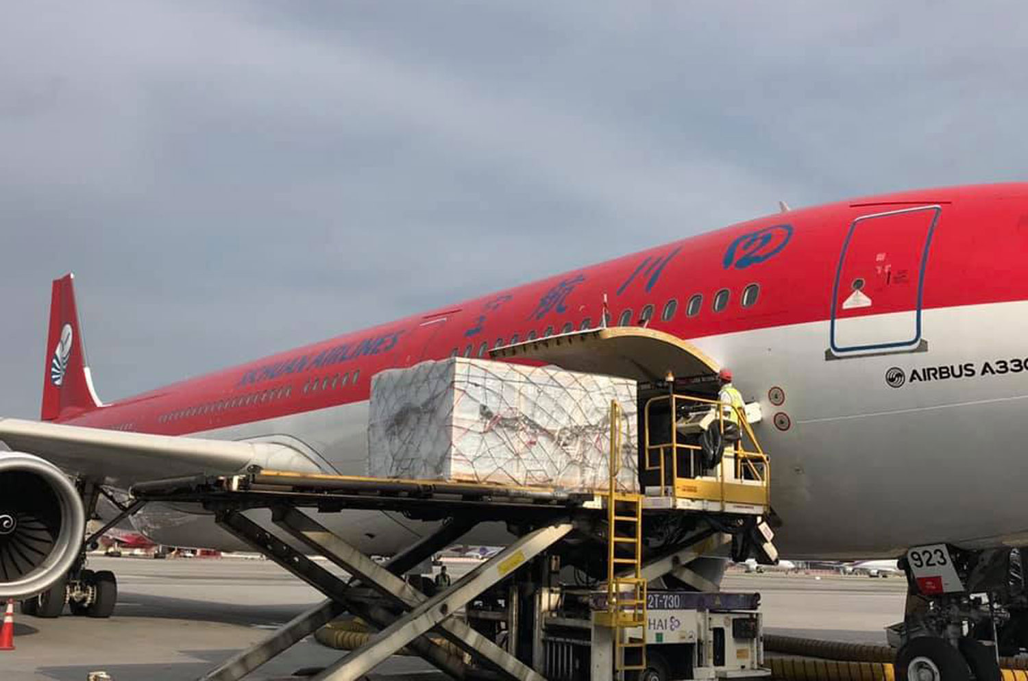 Another 2 million doses of Sinovac vaccine arrive in Bangkok from China on Wednesday. (Photo: Chinese Embassy Bangkok Facebook page)
